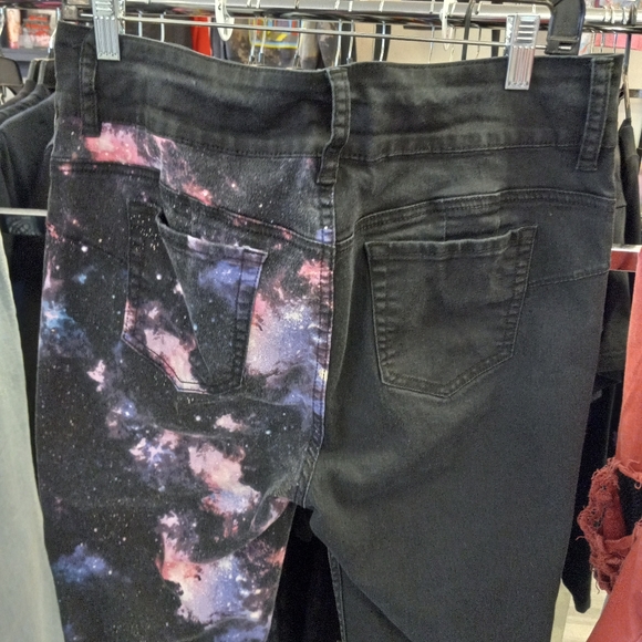 HT split-personality galaxy nebula and black skinnies! - Picture 5 of 5